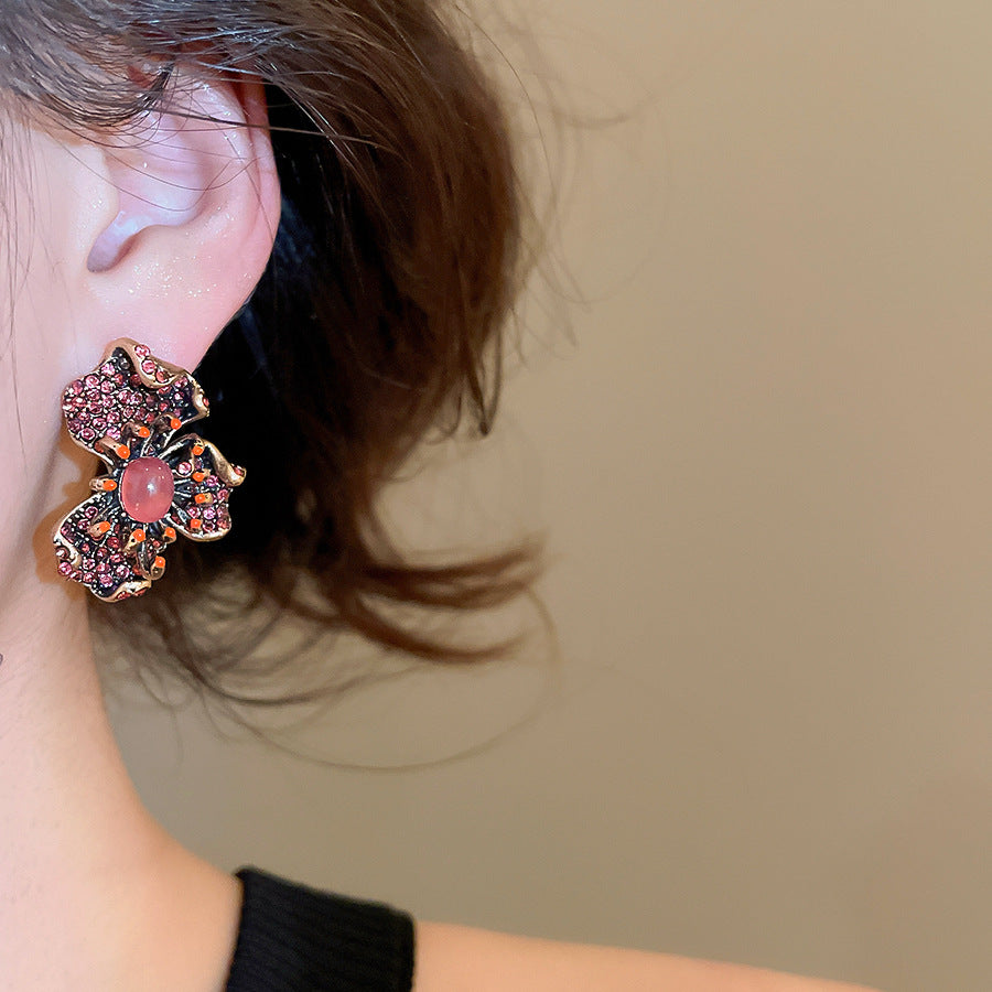 Retro Golden Resin Flowers Earrings For Women With Artificial Diamond Inlay