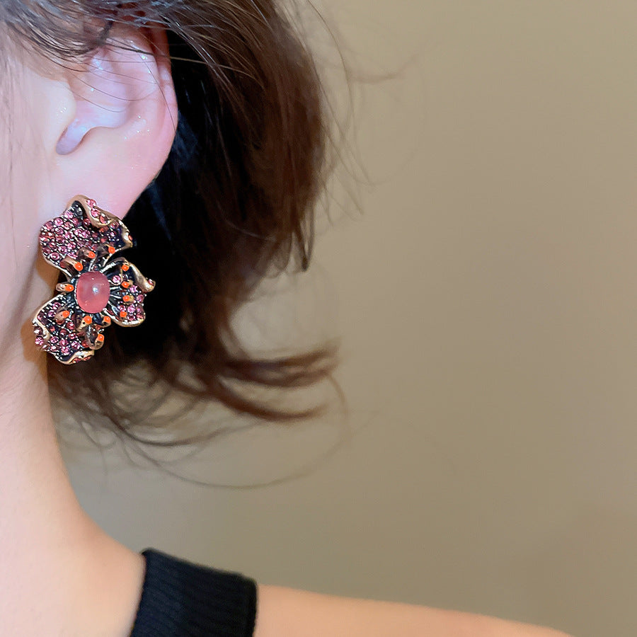 Retro Golden Resin Flowers Earrings For Women With Artificial Diamond Inlay