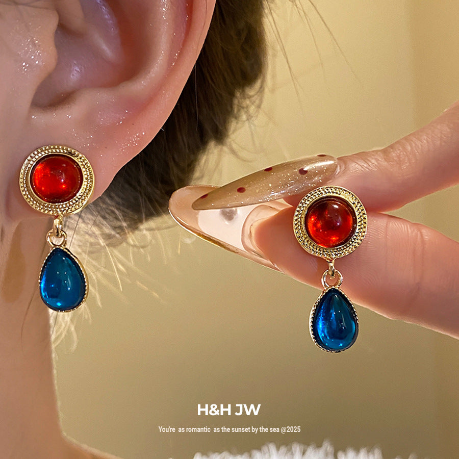 Round Retro Alloy Necklace In Red, For Stylish Vintage Look, 1 Set