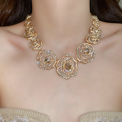 Retro Golden Alloy Flowers Necklace For Women, 1 Set Featuring Elegant Floral Design