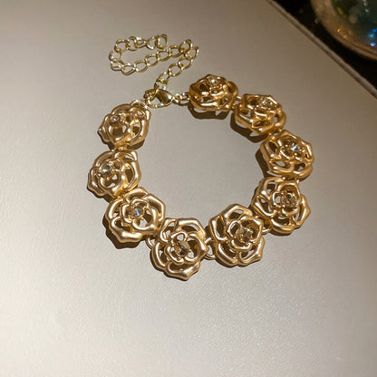 Retro Golden Alloy Flowers Necklace For Women, 1 Set Featuring Elegant Floral Design