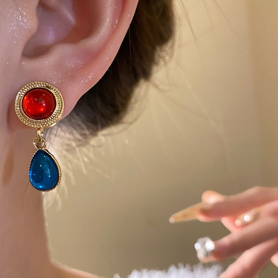 Round Retro Alloy Necklace In Red, For Stylish Vintage Look, 1 Set