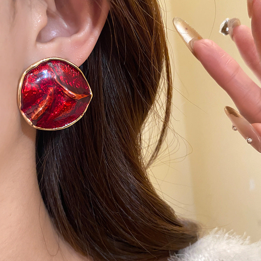 Retro Golden Jewelry Set Featuring Round Pattern, Alloy Material, And Enamel Craftsmanship