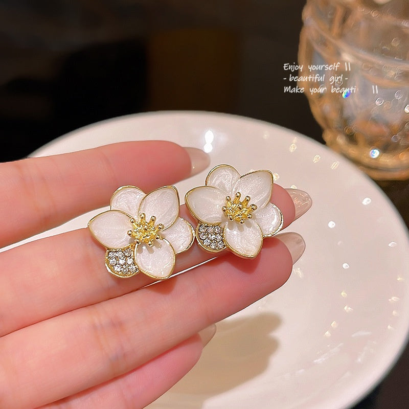 Petal Stud Earrings For Women In White Alloy, Elegant Floral Design Perfect For Everyday Wear