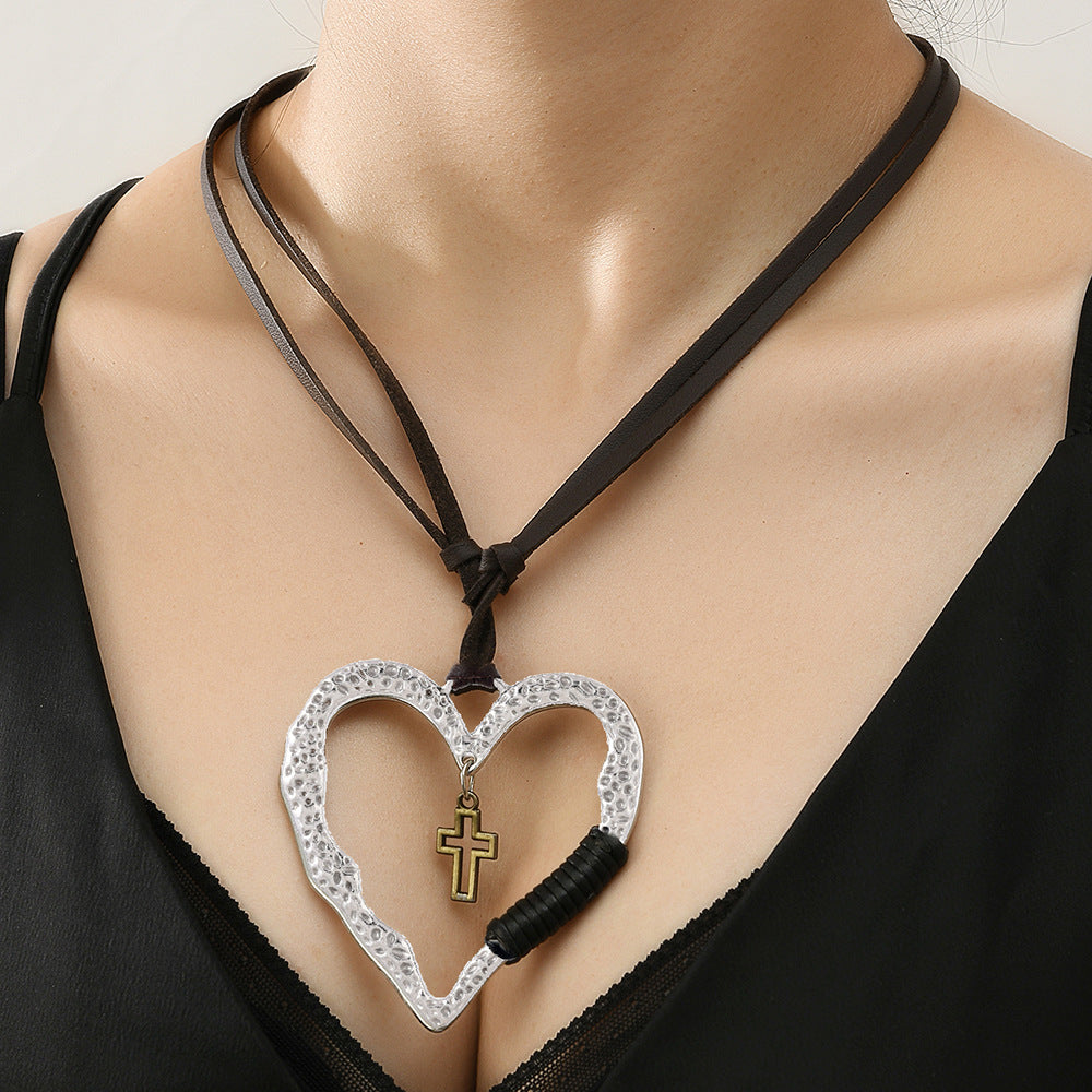Heart Shape Necklace For Women In Retro Style Featuring Coffer Color
