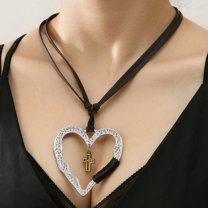 Heart Shape Necklace For Women In Retro Style Featuring Coffer Color