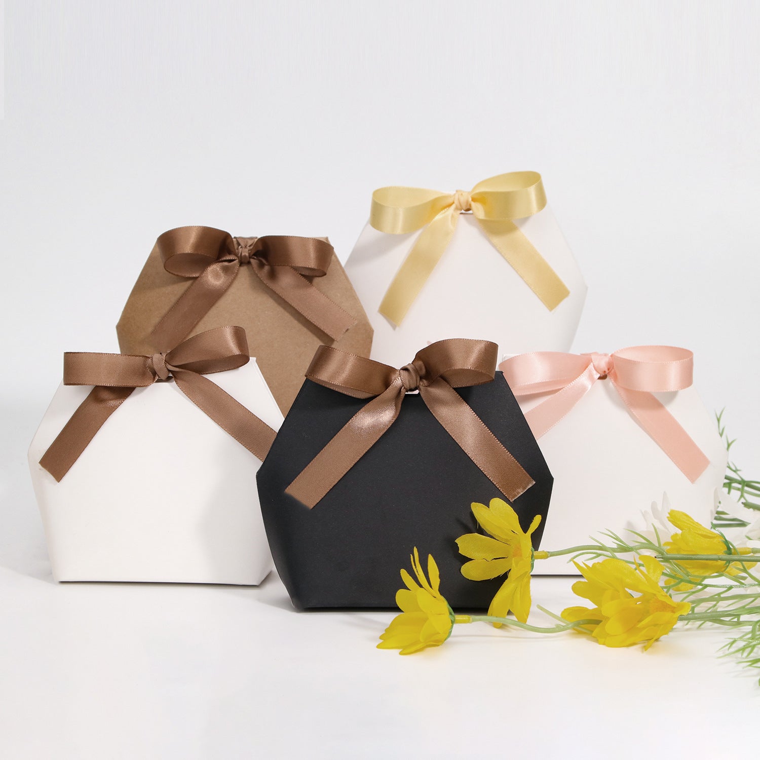 White Paper Gift Wrapping Supplies Paper Bag For Wedding Party With Elegant Wedding Style