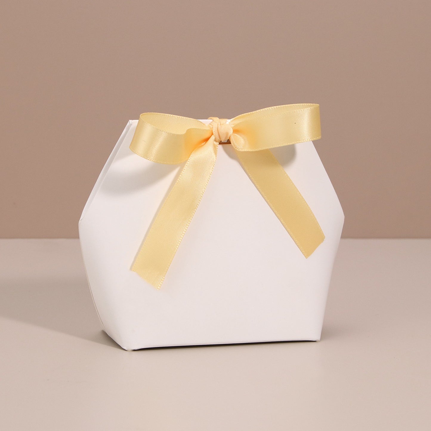 White Paper Gift Wrapping Supplies Paper Bag For Wedding Party With Elegant Wedding Style