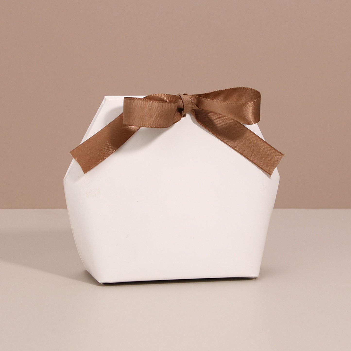 White Paper Gift Wrapping Supplies Paper Bag For Wedding Party With Elegant Wedding Style