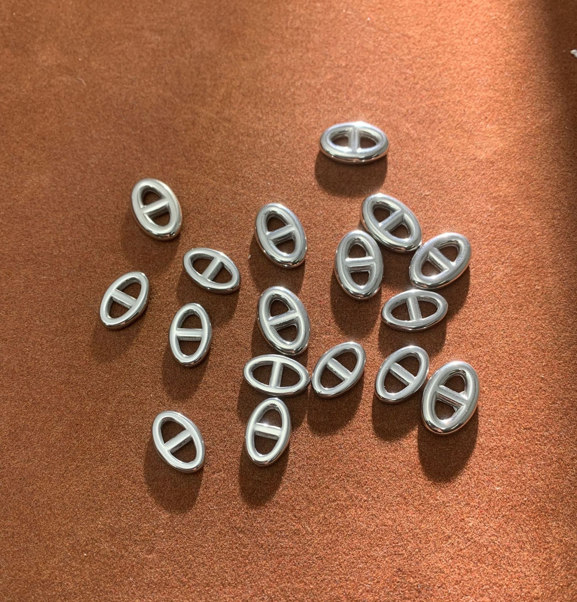 Titanium Steel Jewelry Buckle With Electroplated Finish, Perfect For Love Charms And Jewelry Accessories