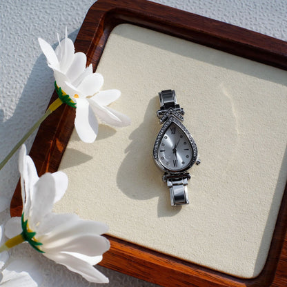 Quartz Watch With Stainless Steel Strap And Buckle, Featuring Ordinary Glass Mirror And Pointer Display, Includes Love Charms