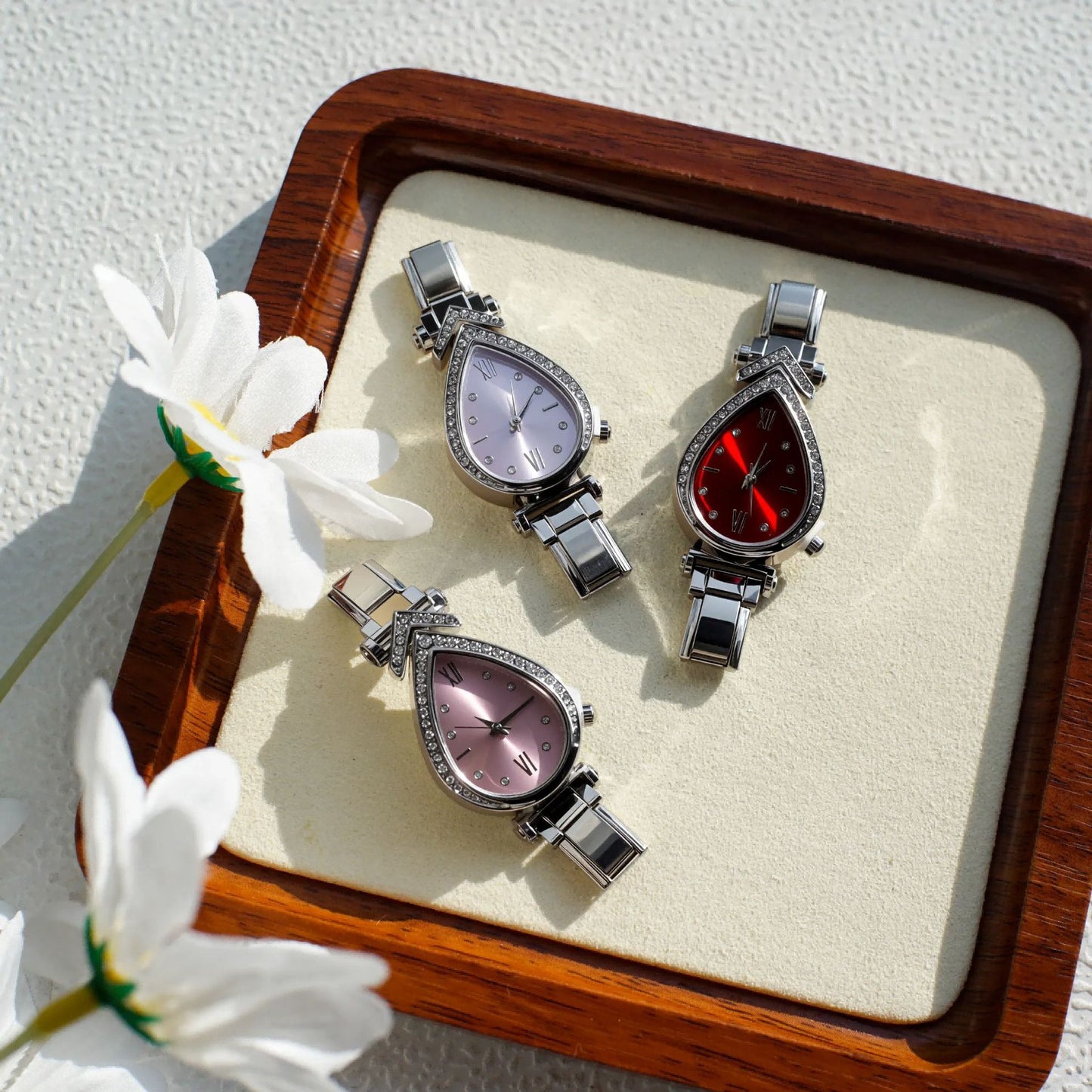 Quartz Watch With Stainless Steel Strap And Buckle, Featuring Ordinary Glass Mirror And Pointer Display, Includes Love Charms