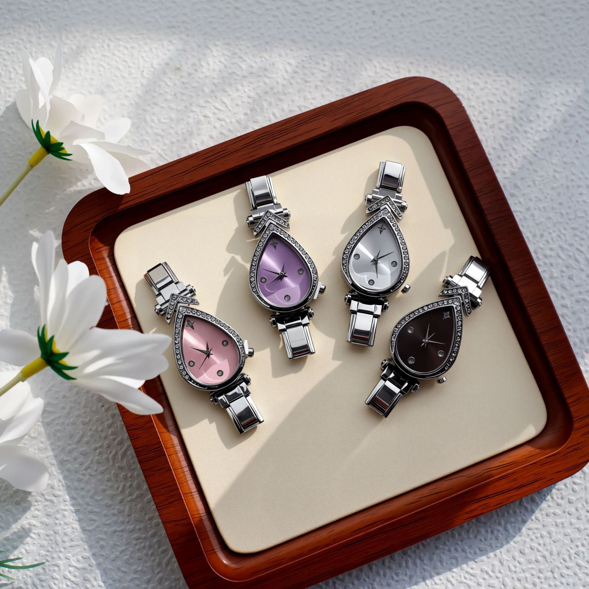 Quartz Watch With Stainless Steel Strap And Buckle, Featuring Ordinary Glass Mirror And Pointer Display, Love Charms