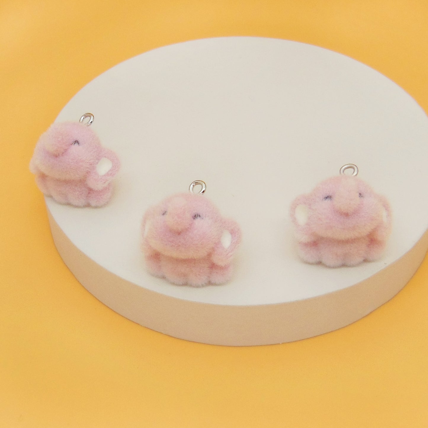 Resin Animal Key Chain Featuring Love Charms, Available In Colour, Perfect For Key Chains Accessories