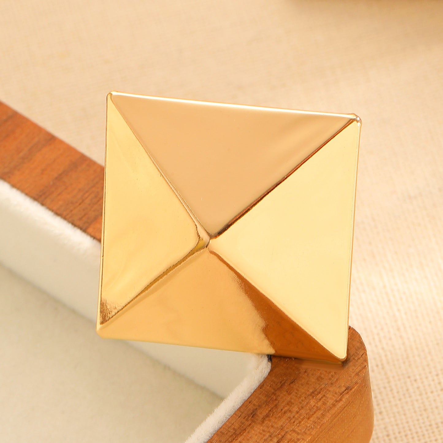 Exaggerated Golden Quadrilateral Iron Ring For Women, 1 Piece