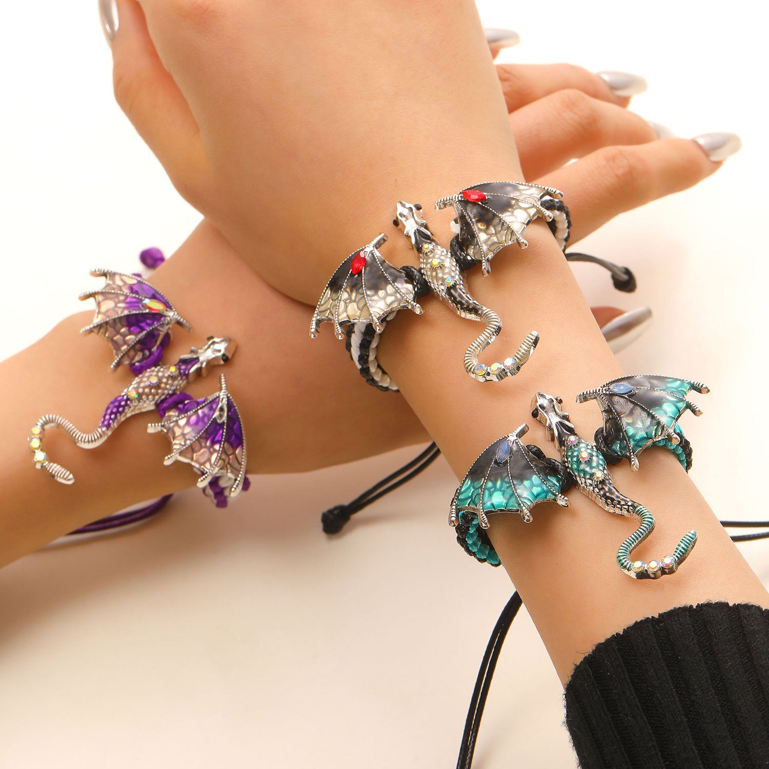 Retro Silver Dragon Bracelet Featuring Intricate Weave Craftsmanship