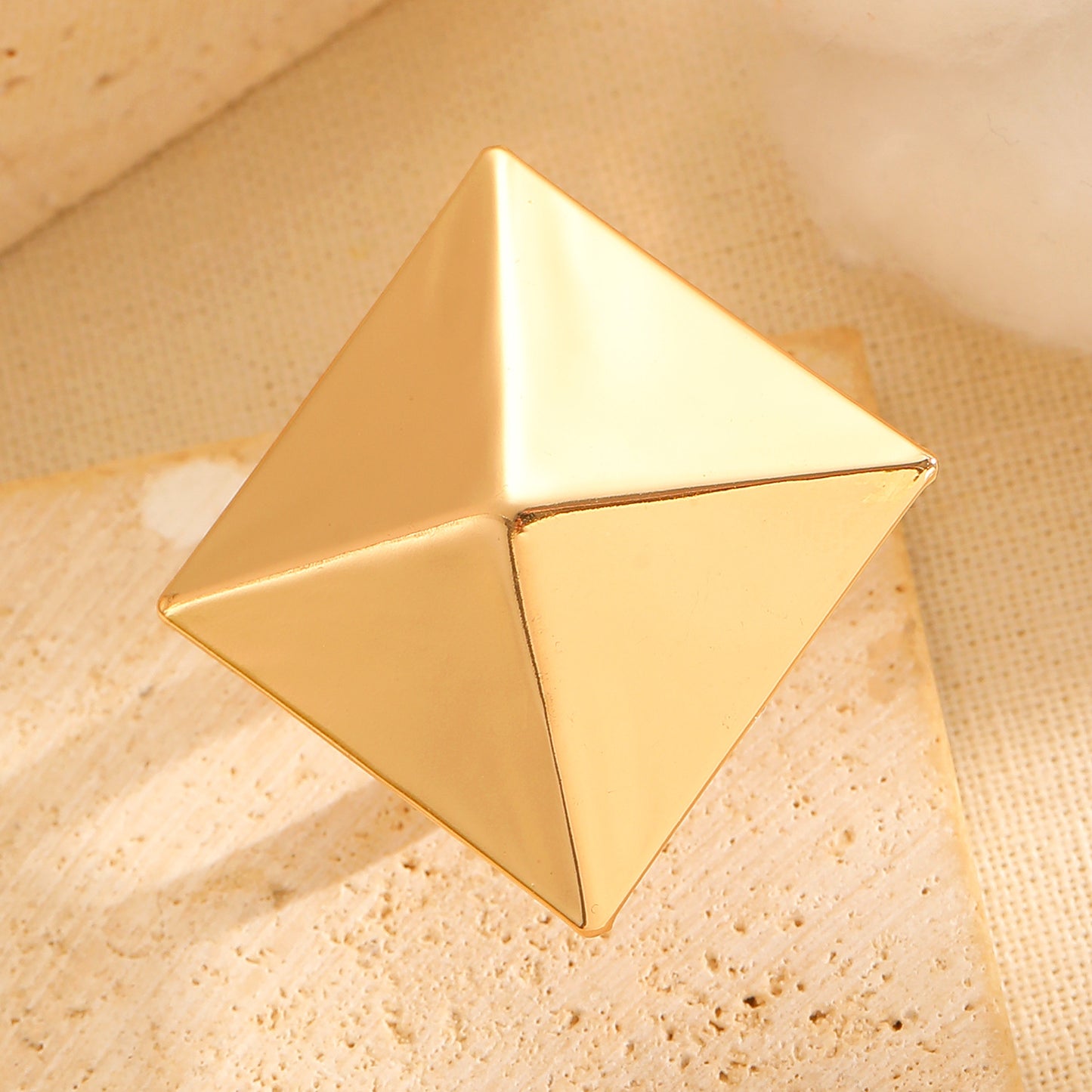 Exaggerated Golden Quadrilateral Iron Ring For Women, 1 Piece