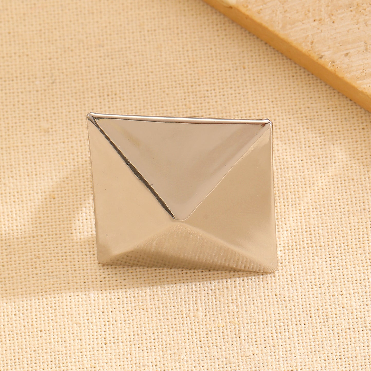 Exaggerated Golden Quadrilateral Iron Ring For Women, 1 Piece