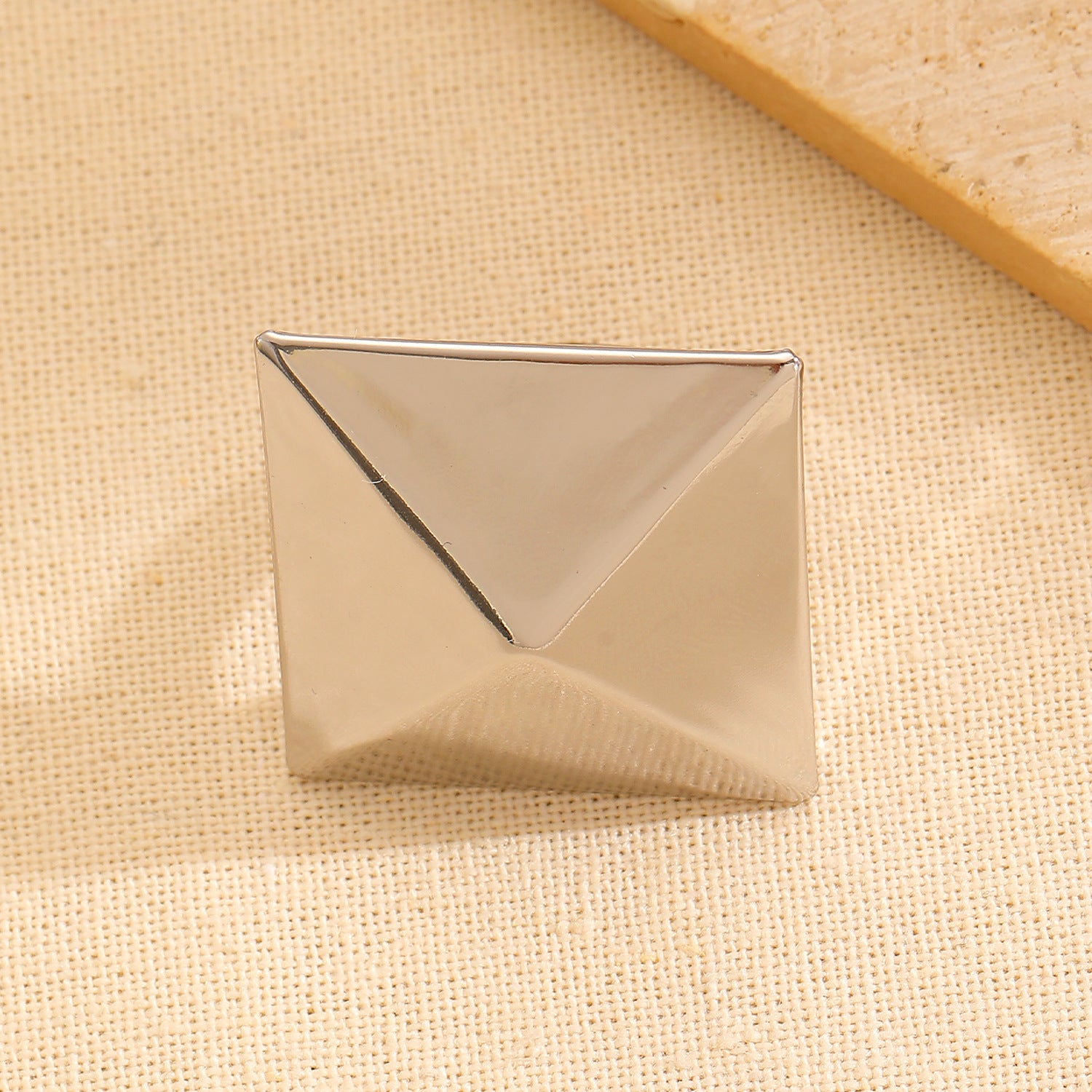 Exaggerated Golden Quadrilateral Iron Ring For Women, 1 Piece