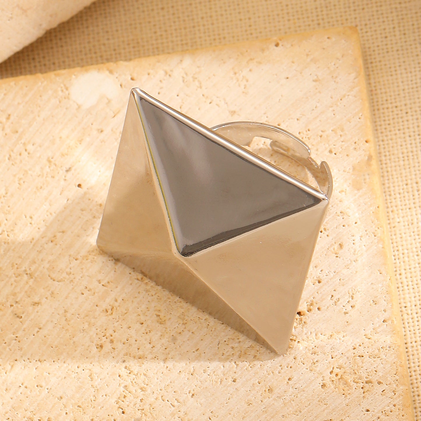 Exaggerated Golden Quadrilateral Iron Ring For Women, 1 Piece