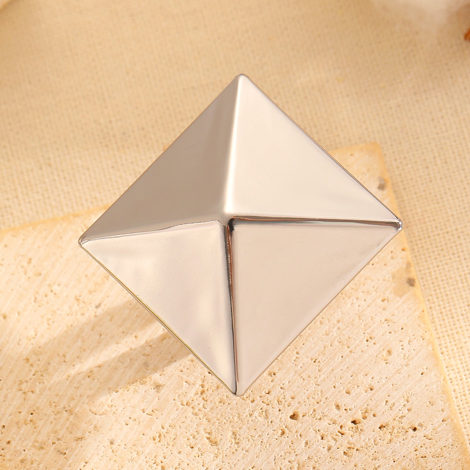 Exaggerated Golden Quadrilateral Iron Ring For Women, 1 Piece