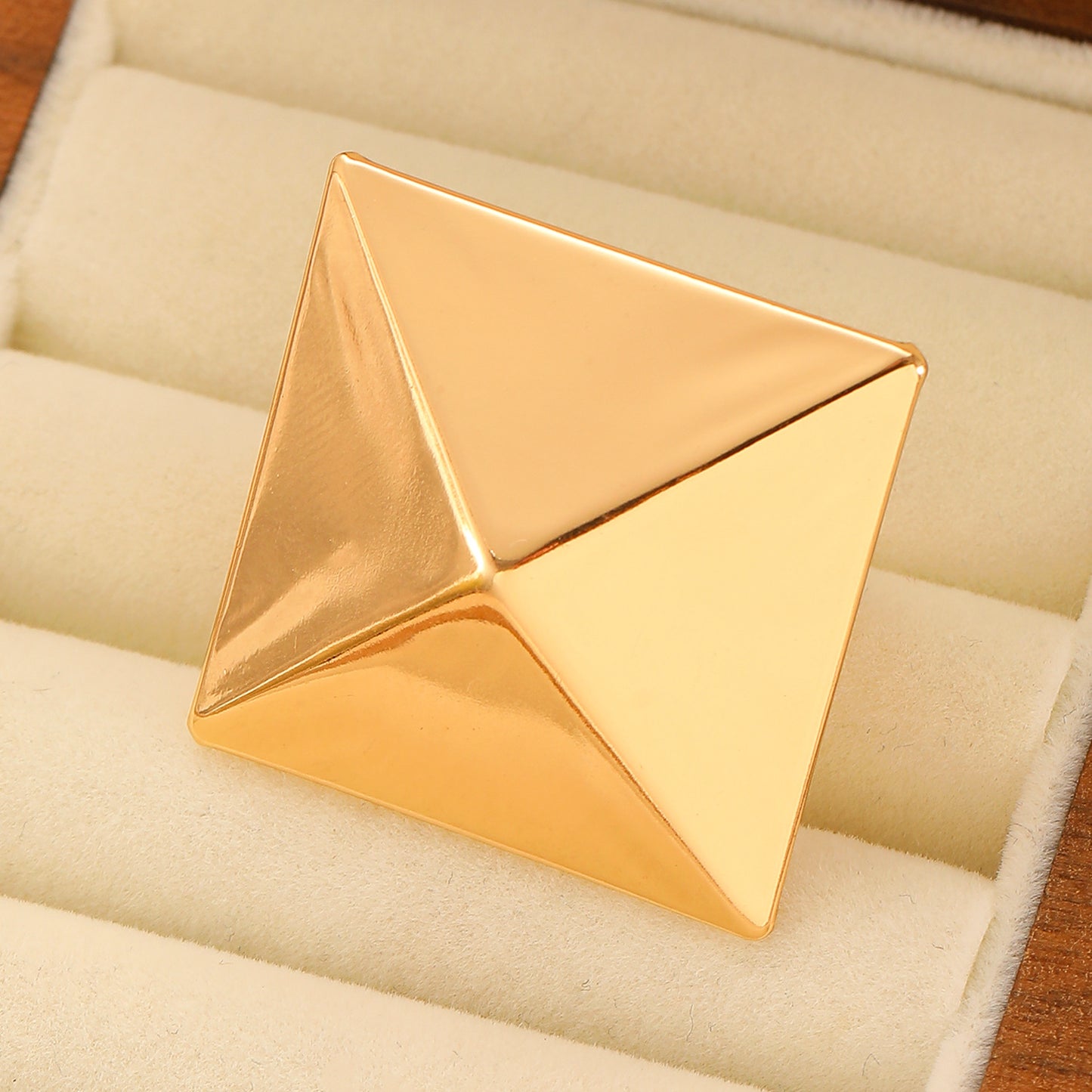 Exaggerated Golden Quadrilateral Iron Ring For Women, 1 Piece