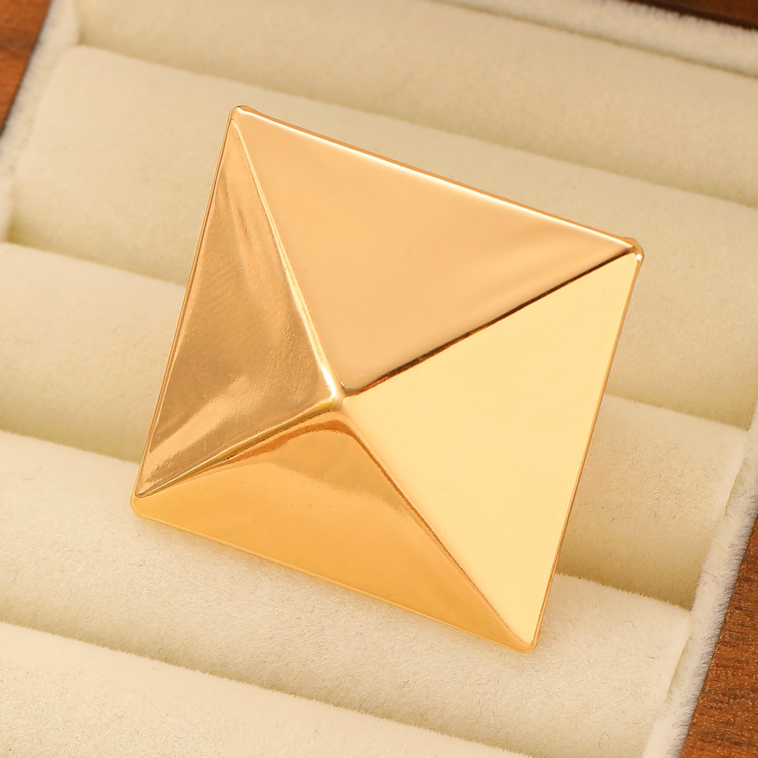 Exaggerated Golden Quadrilateral Iron Ring For Women, 1 Piece