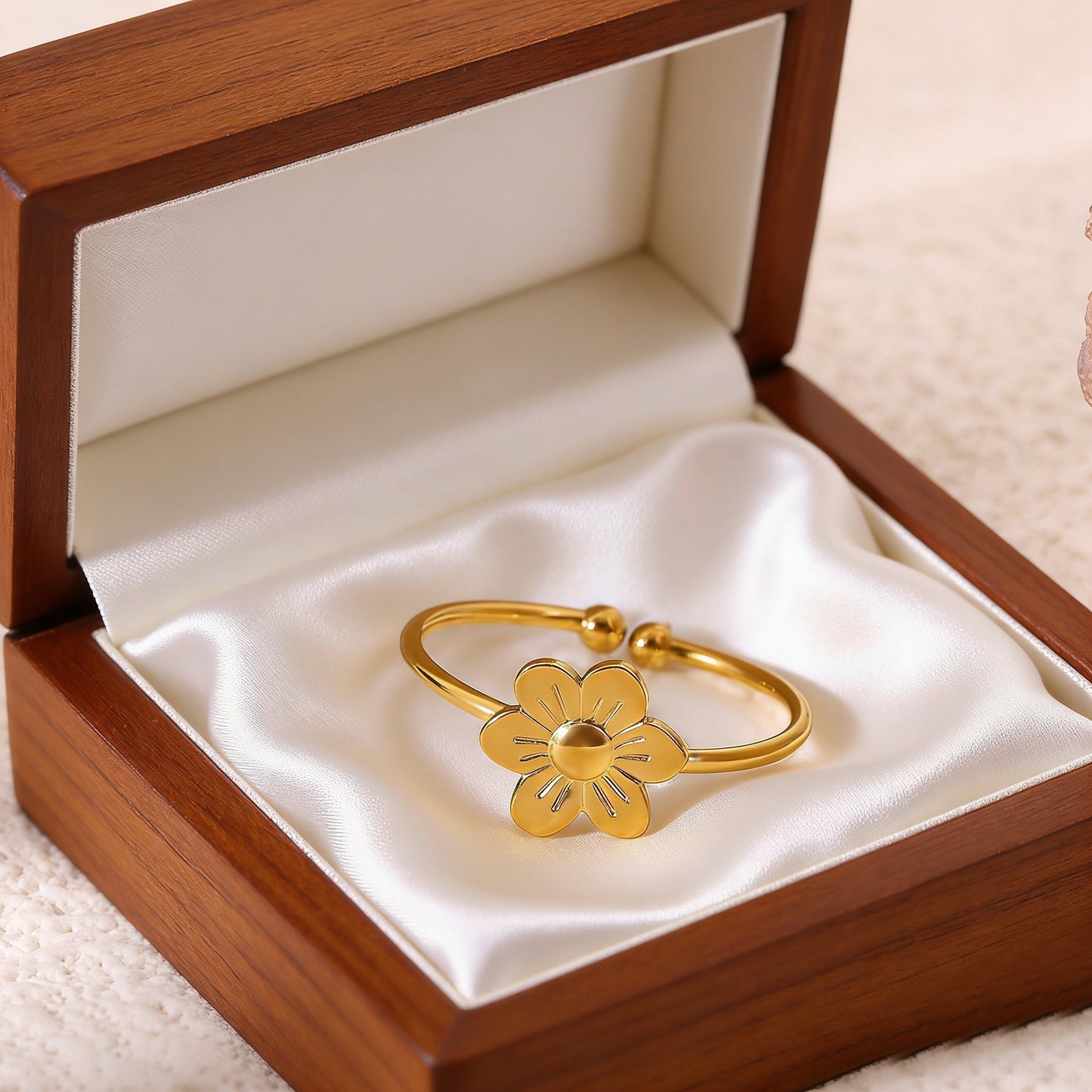 Adjustable Flowers Ring For Women In 304 Stainless Steel With PVD Coated Gold Plating Process