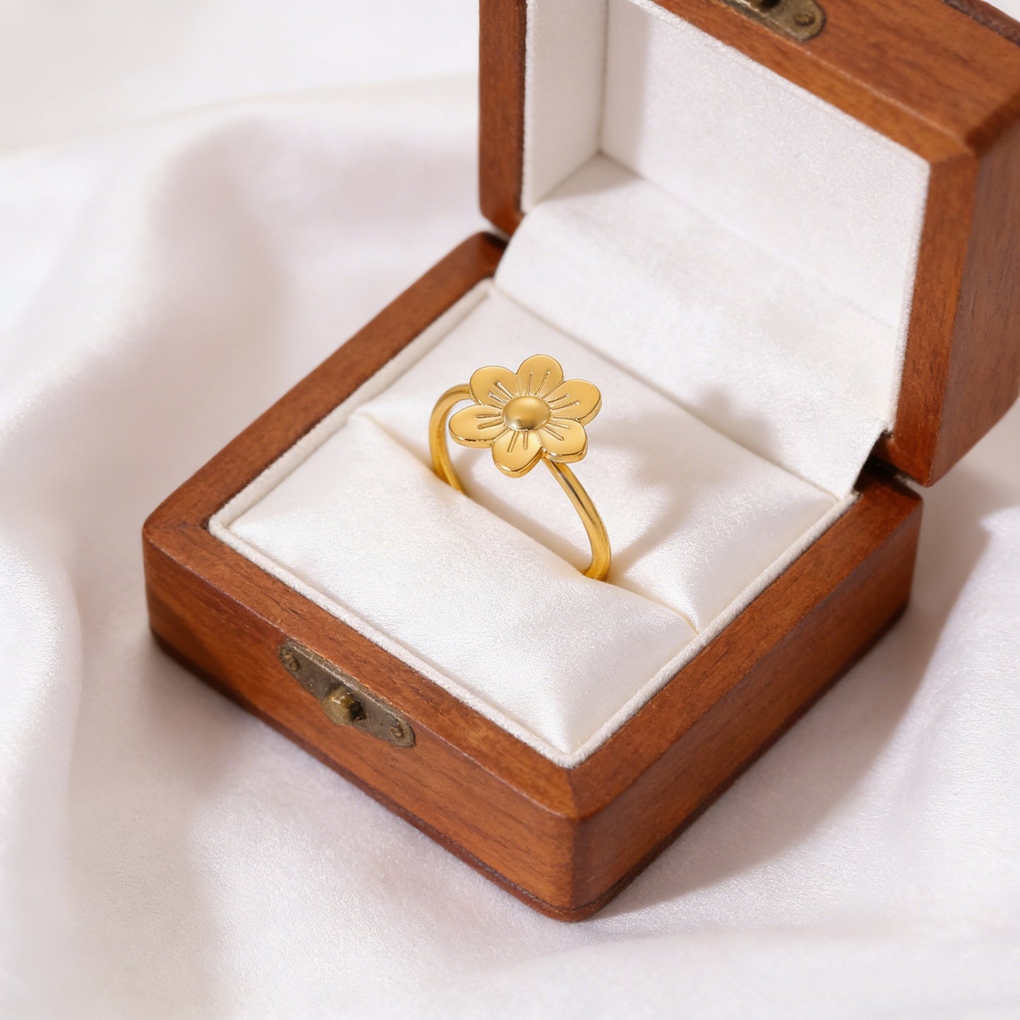 Adjustable Flowers Ring For Women In 304 Stainless Steel With PVD Coated Gold Plating Process