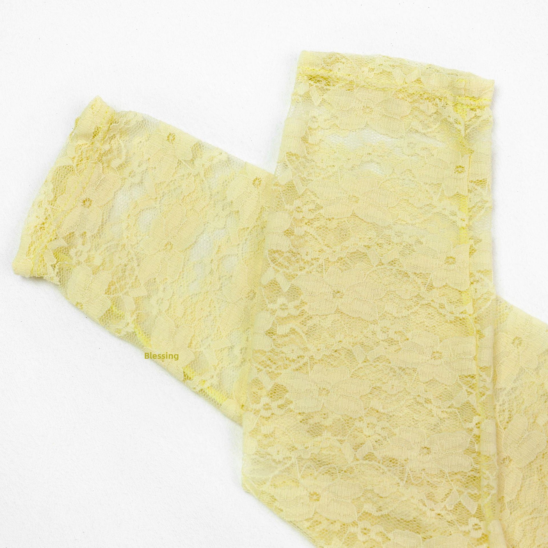 Solid Color Three-Piece Swimwear Set In Yellow Featuring Nylon Fabric And A Split Swimsuit Top With Halter Neck For Beach