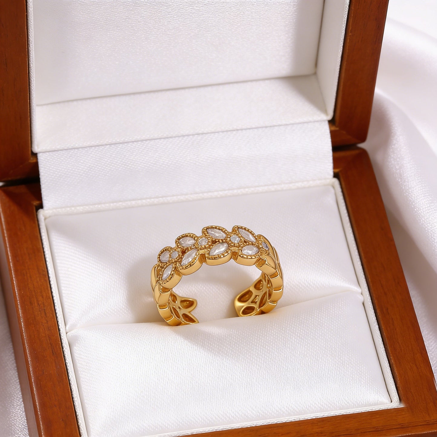 Open Copper Ring For Women Featuring Zircon Inlay With Elegant Grain Pattern