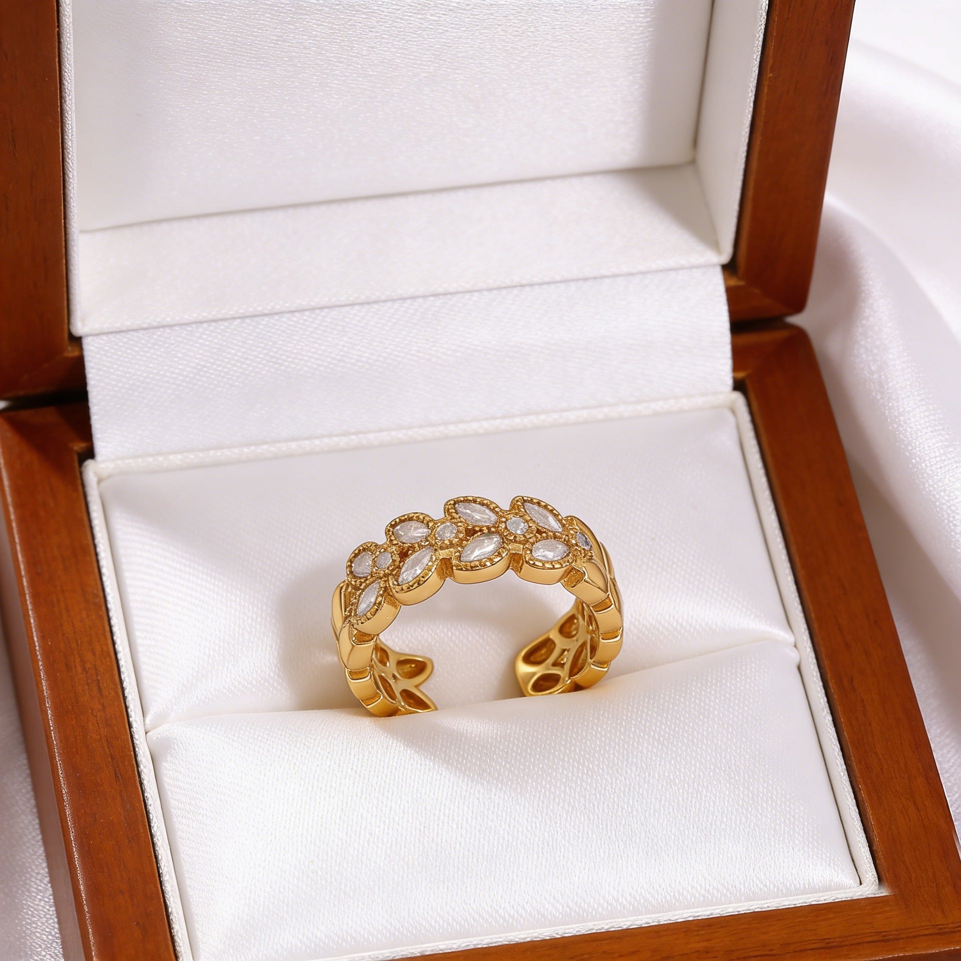 Open Copper Ring For Women Featuring Zircon Inlay With Elegant Grain Pattern