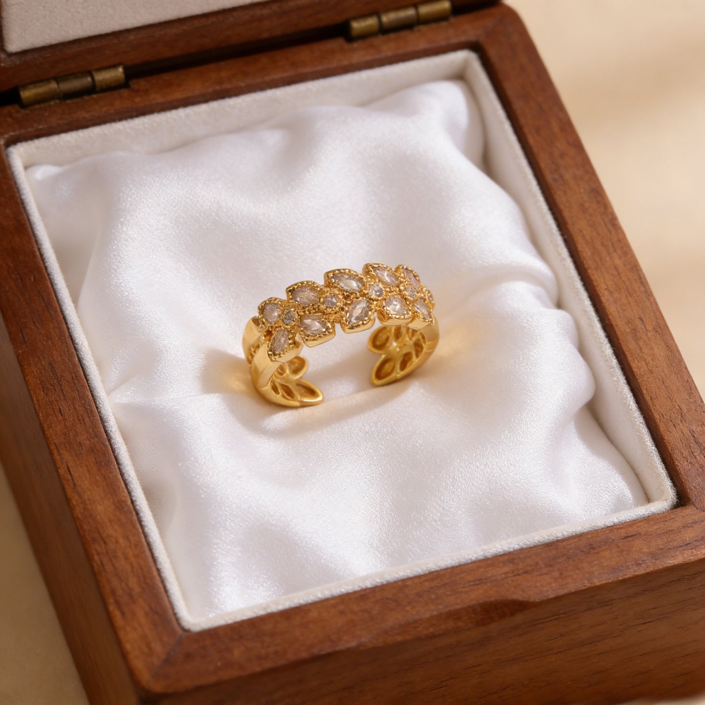 Open Copper Ring For Women Featuring Zircon Inlay With Elegant Grain Pattern