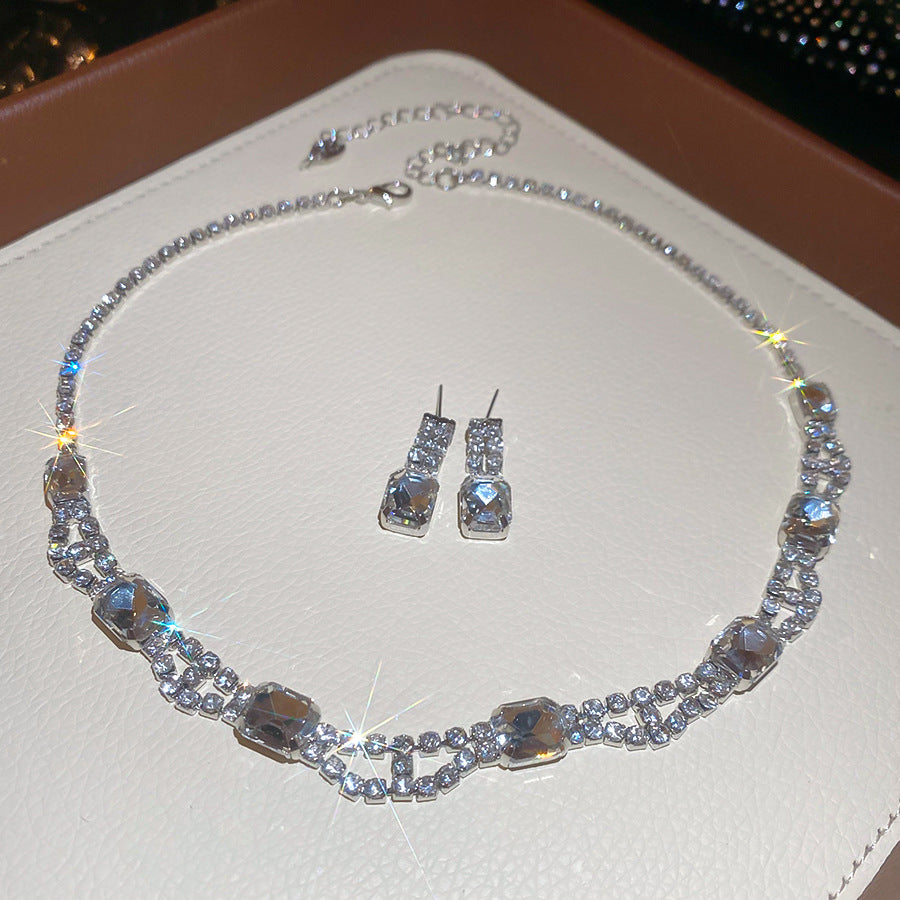 Quadrilateral Copper Jewelry Set For Women Featuring Rhinestones In Golden Color