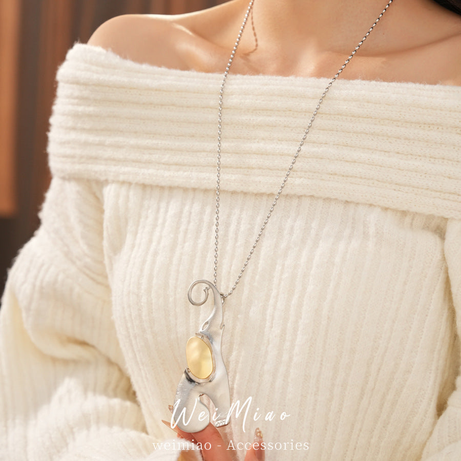 Golden Alloy Animal Sweater Chain Necklace For Stylish Accessory