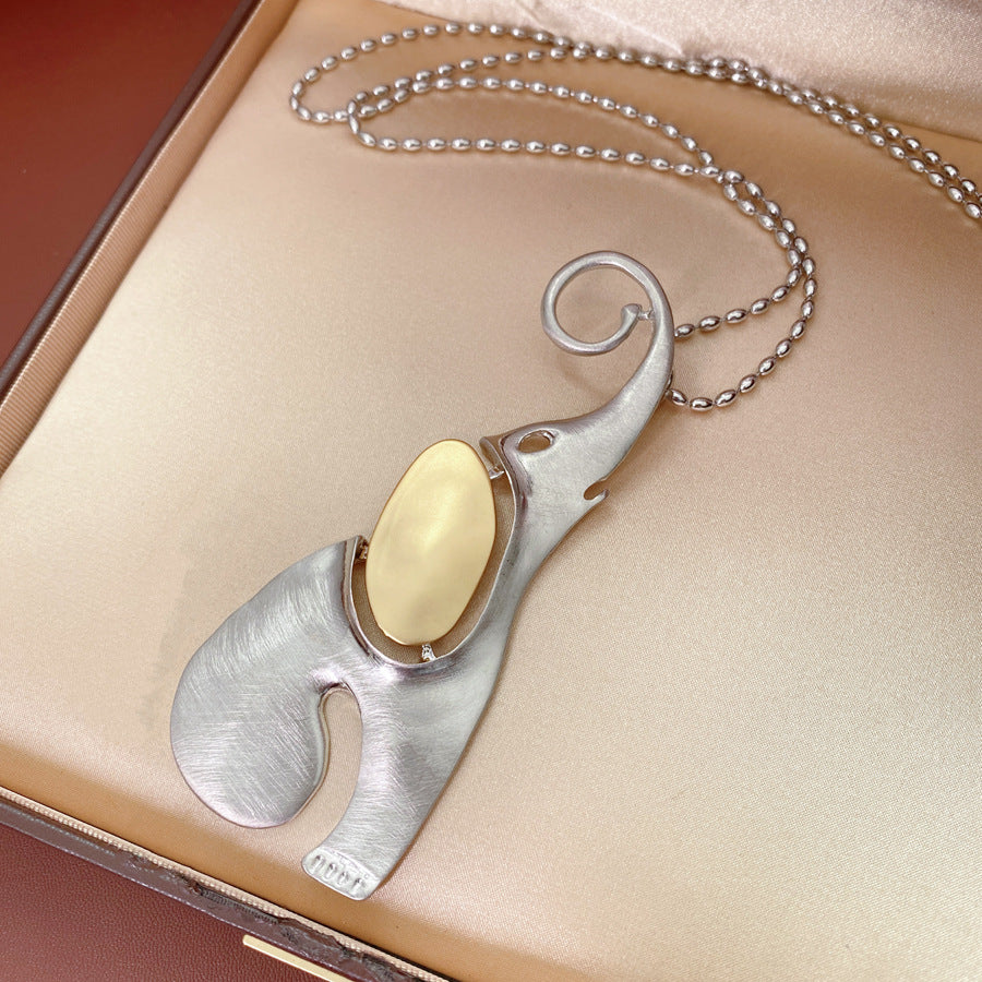Golden Alloy Animal Sweater Chain Necklace For Stylish Accessory