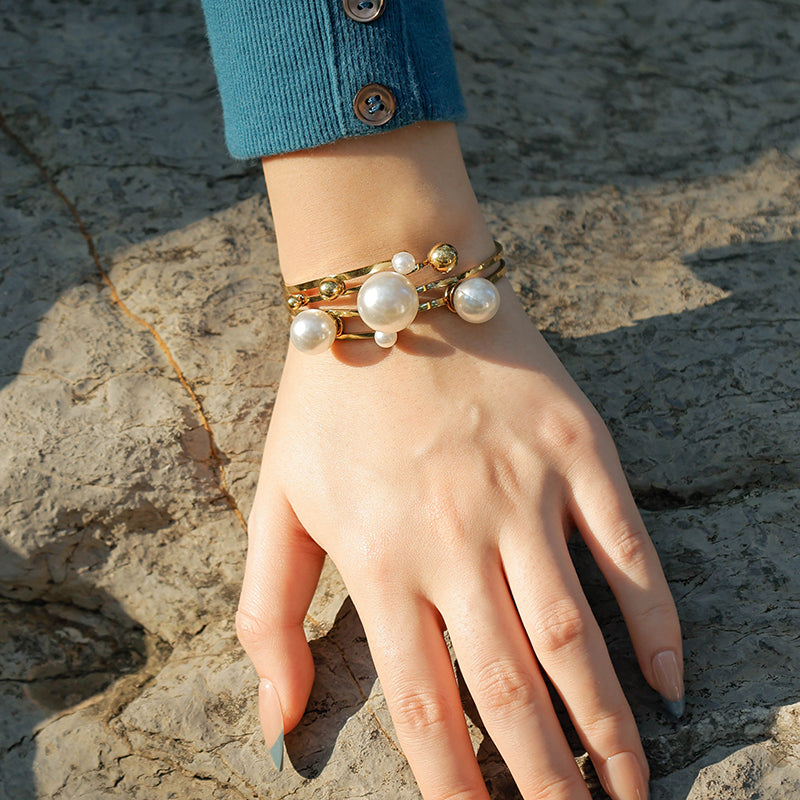 Casual Pearl Bangle For Women In 304 Stainless Steel With 18K Real Gold Plated Finish And Imitation Pearl Inlay