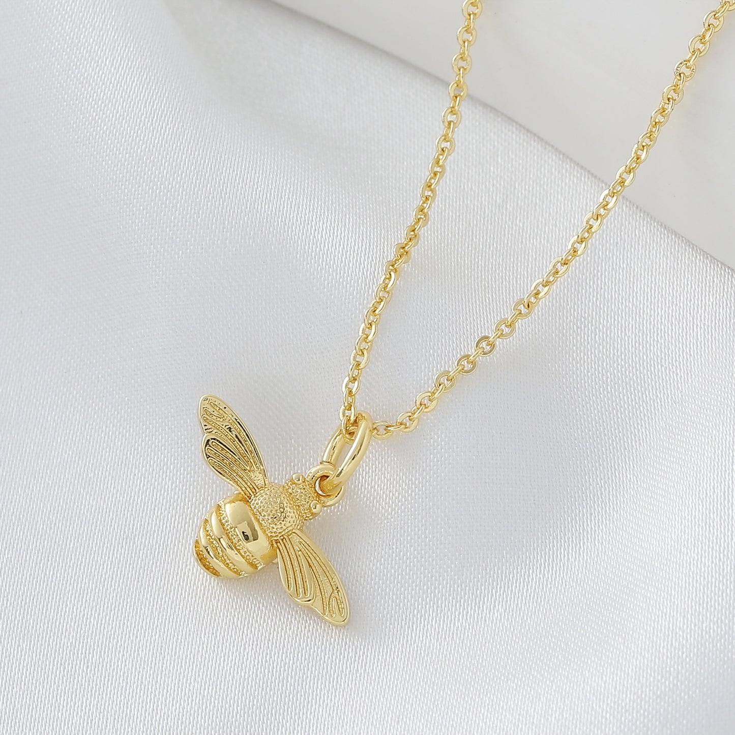 Waterproof Non Tarnish Copper Animal Pendant Necklace For Women With 18K Real Gold Plated Cable Chain