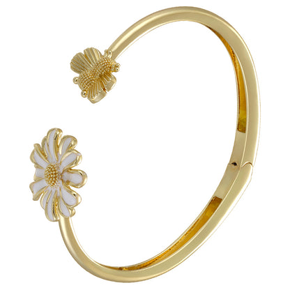 Sweet Flowers Jewelry Set For Birthday Featuring Copper Material With 18K Real Gold Plated Finish And O Chain Type