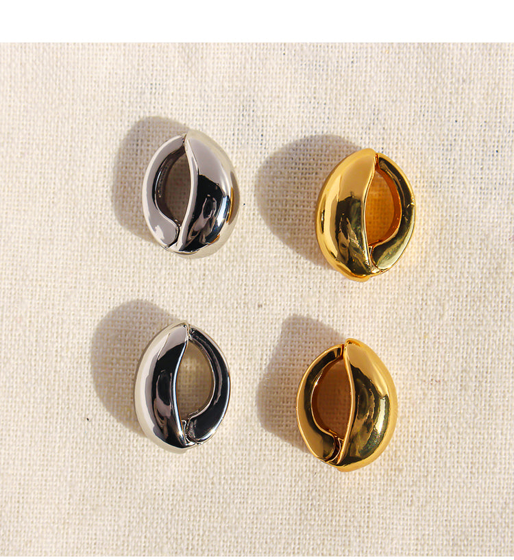 Classic Golden Brass Geometric Earrings For Women With Three-dimensional Craft, Perfect For Casual Wear