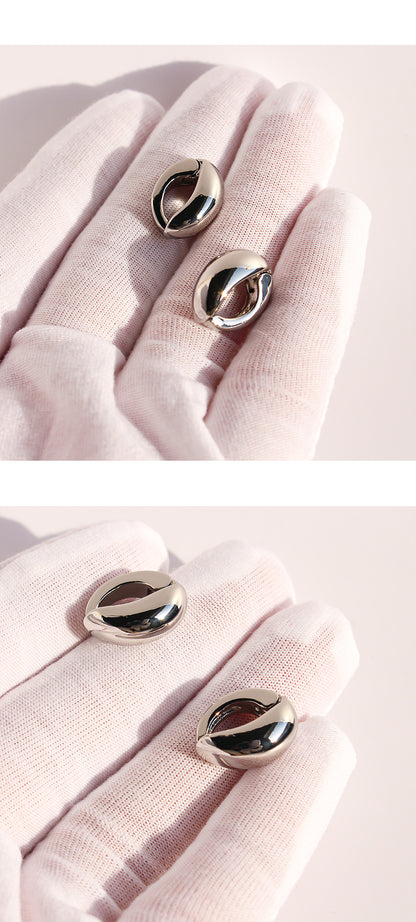 Classic Golden Brass Geometric Earrings For Women With Three-dimensional Craft, Perfect For Casual Wear