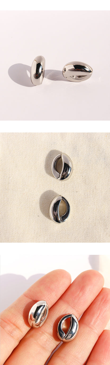 Classic Golden Brass Geometric Earrings For Women With Three-dimensional Craft, Perfect For Casual Wear