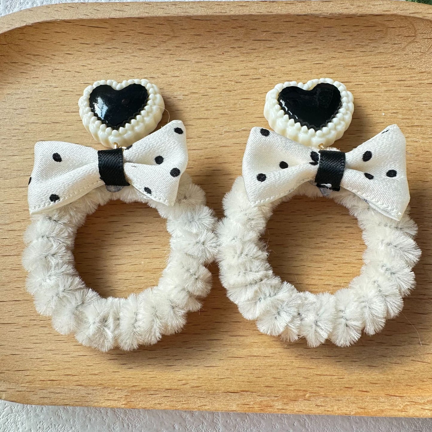 Polka Dots Ear Cuffs For Women Featuring Alloy Material, Stylish And Lightweight Earrings
