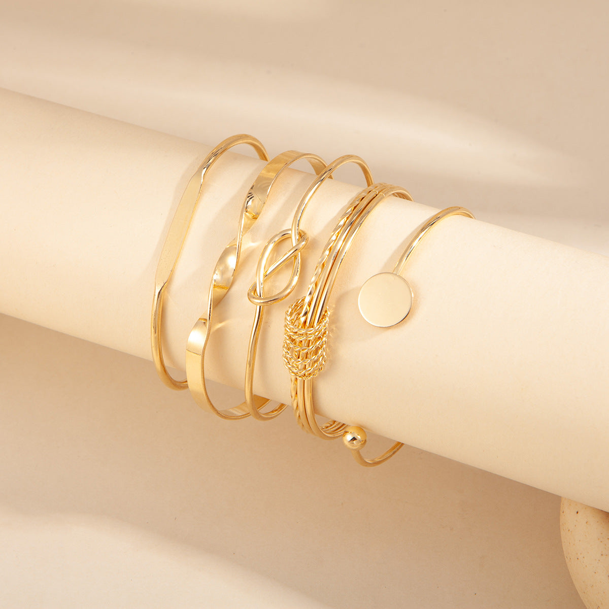 For Bangle Made Of Durable Iron, Stylish And Elegant Jewelry Accessory