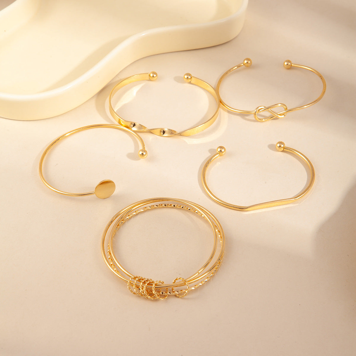 For Bangle Made Of Durable Iron, Stylish And Elegant Jewelry Accessory