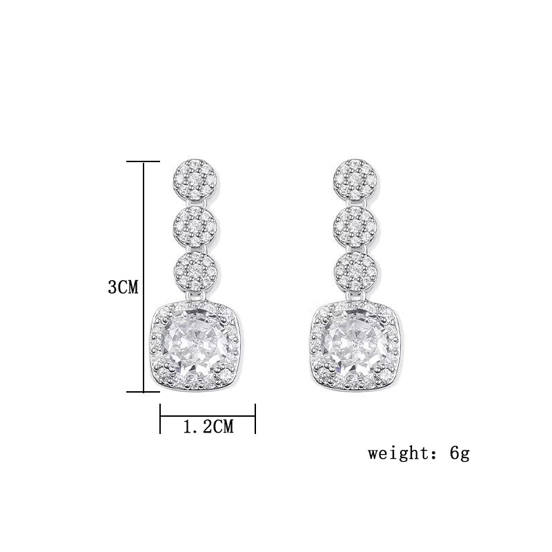Geometric Stud Earrings For Women In Electroplated Copper With Zircon Inlay Featuring Electroplated Gold Plating