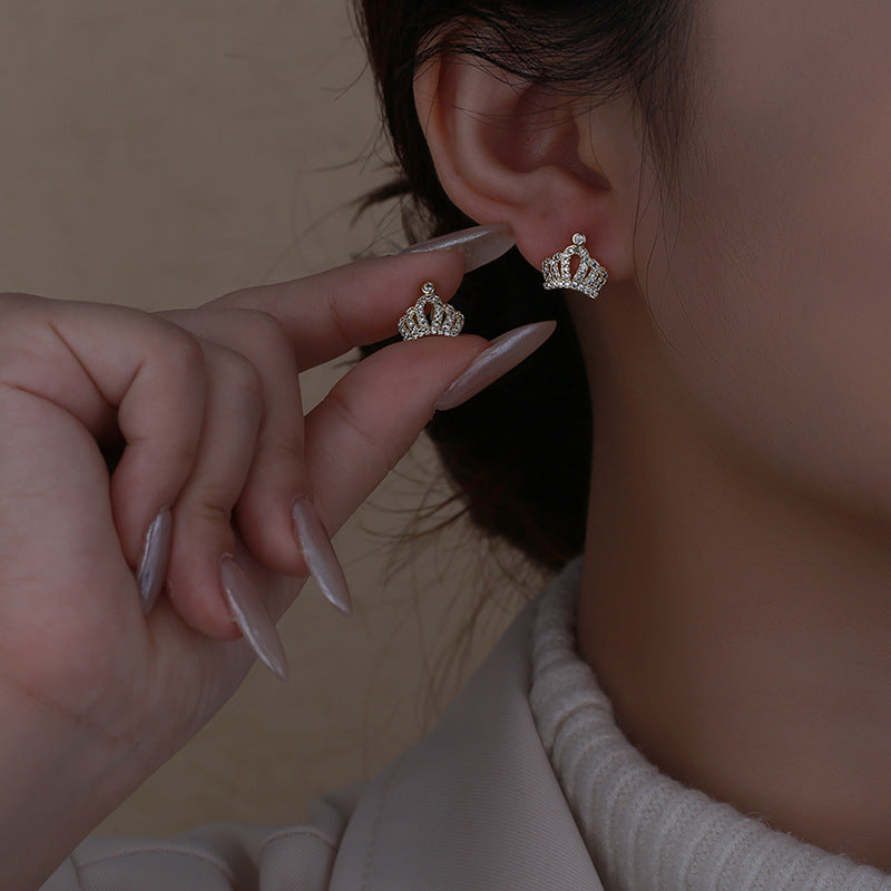 Crown For Women Copper Stud Earrings In Silver