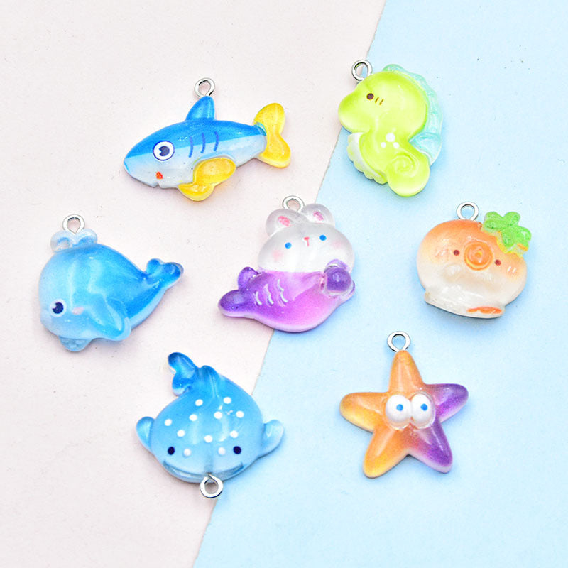 Ocean Resin Key Chain Featuring Love Charms, Stylish Pendant Accessory