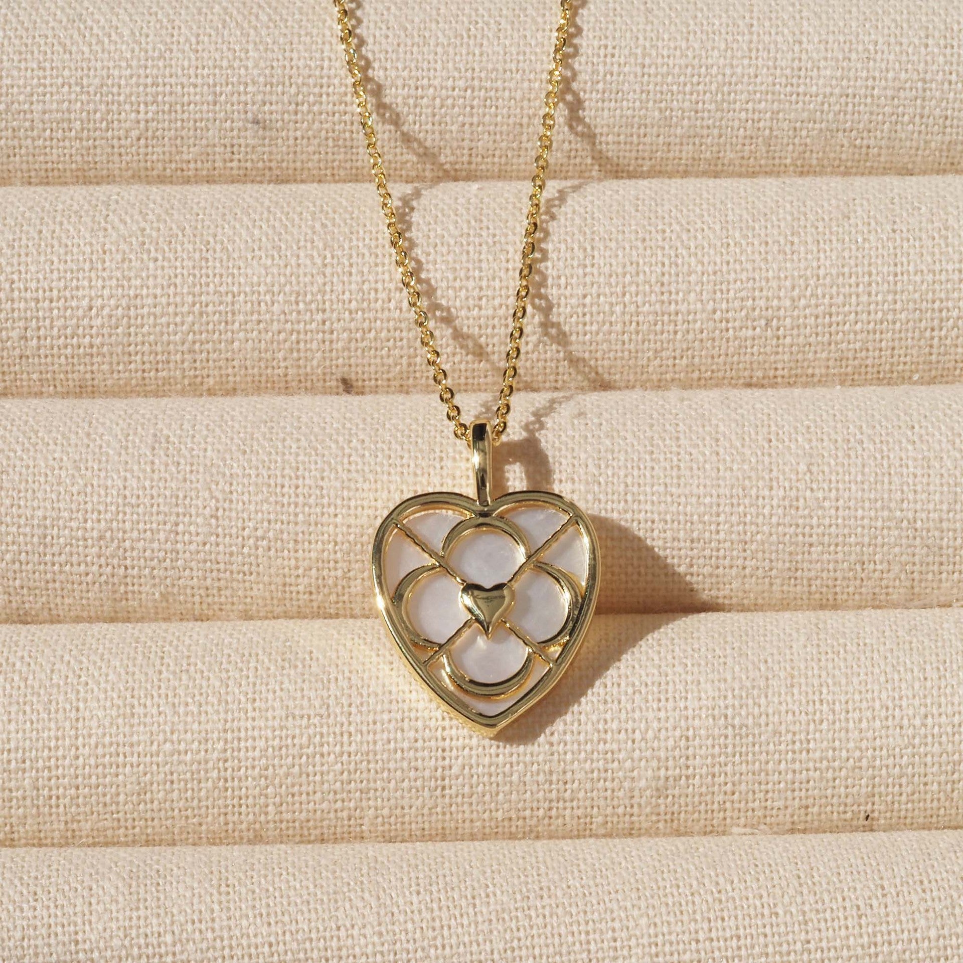 Heart Shape Pendant For Love Charms In Golden Copper Featuring Electroplating Craft