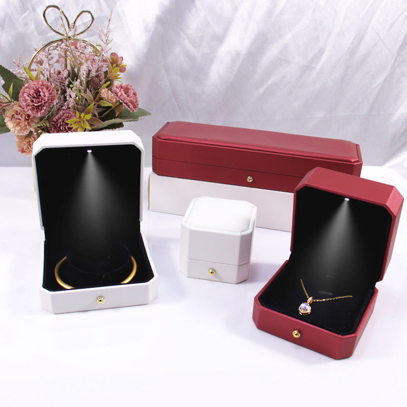 1 Piece White PU Leather Ring Box For Jewelry Packaging Featuring Love Charms Design